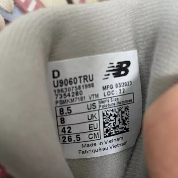 New Balance NWOT Men's 9060 Sea Salt Cherry Blossom U9060TRU Sneakers Size 8.5 - Picture 5 of 10